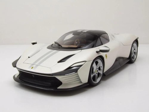 Ferrari Daytona SP3 white 1:18 BBURAGO, BBurago