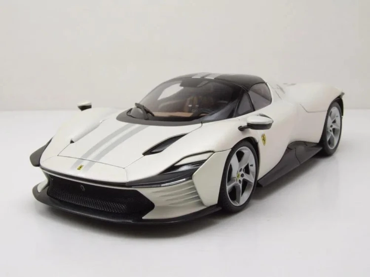 Ferrari Daytona SP3 white 1:18 BBURAGO, BBurago