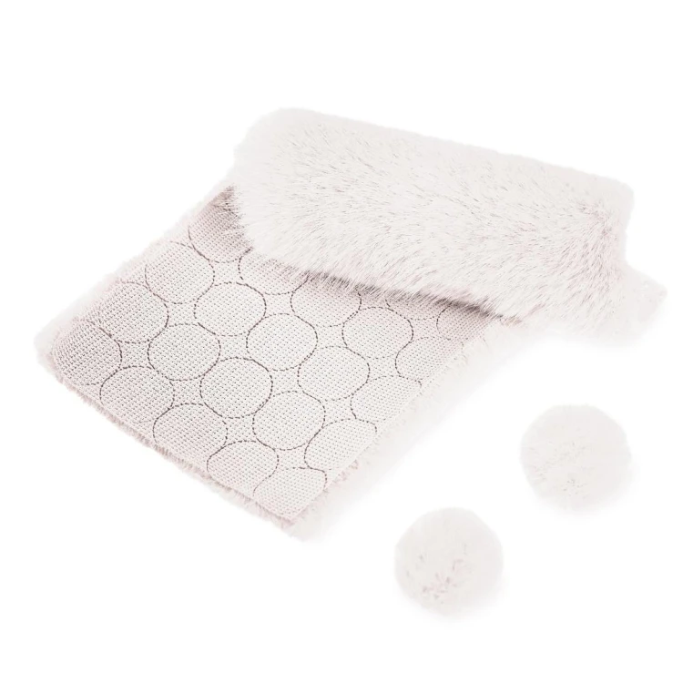 Futerkowe pompony na taśmie białe 3cm 50szt
