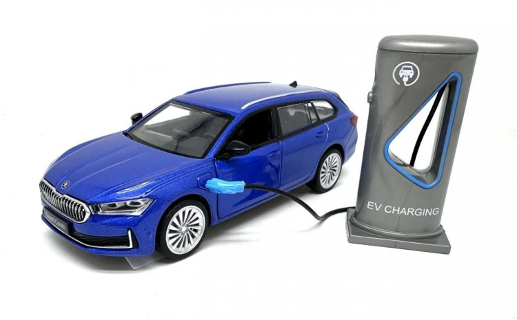 Skoda Superb Combi IV elektryczna niebieska, MSZ
