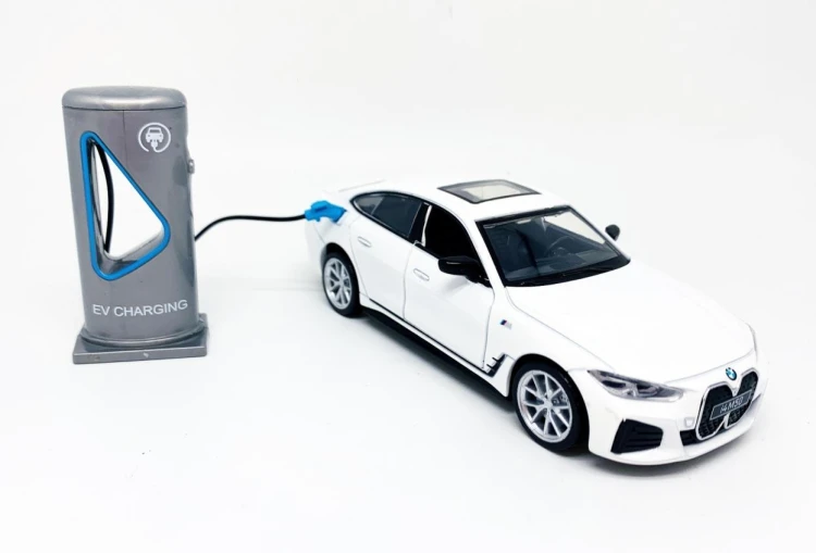 BMW I4 M50 elektryczny biały, MSZ