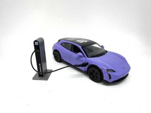 Porsche Taycan Turbo S Fiol 1/36 elektryczny, MSZ