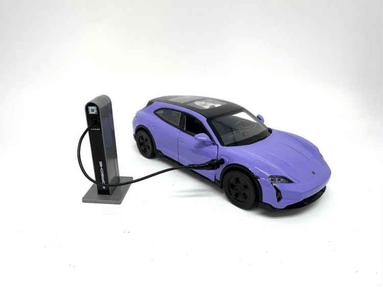 Porsche Taycan Turbo S Fiol 1/36 elektryczny, MSZ